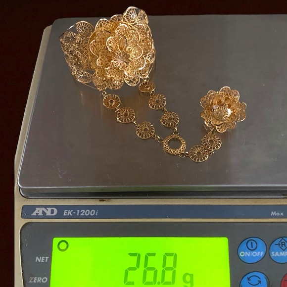 Elegant Solid 21K 916 Yellow Gold Fancy Floral PANJA Hand Bracelet BEAUTY!! - Picture 16 of 17